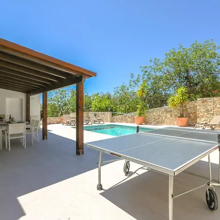Redonda Villa