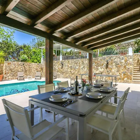 Redonda Villa